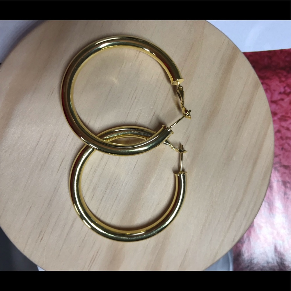 🌟 Big Gold Hoop Earrings - Picture 3 of 4